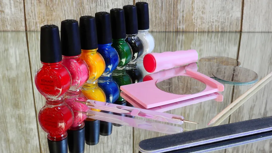Nagellack in unterschiedlichen Farben